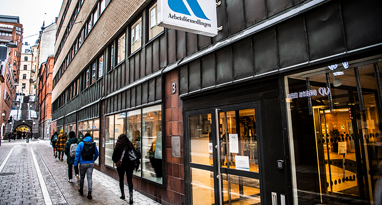 Dad badan oo shaqo la’an ku ah Sweden mudo dheer