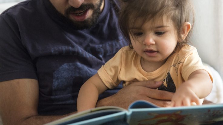 Aabayaasha oo ka yar Hooyooyinka Qaadashada Fasaxa Waalidiinta