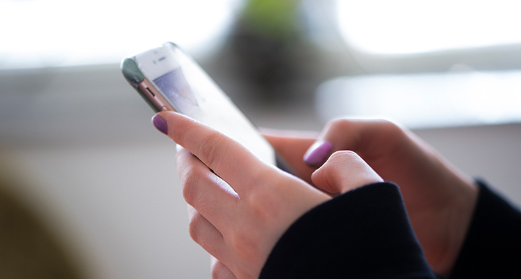 Dowlada Sweden oo Mamnuuceysa Isticmaalka Teleefanada Xiliga Xiisada