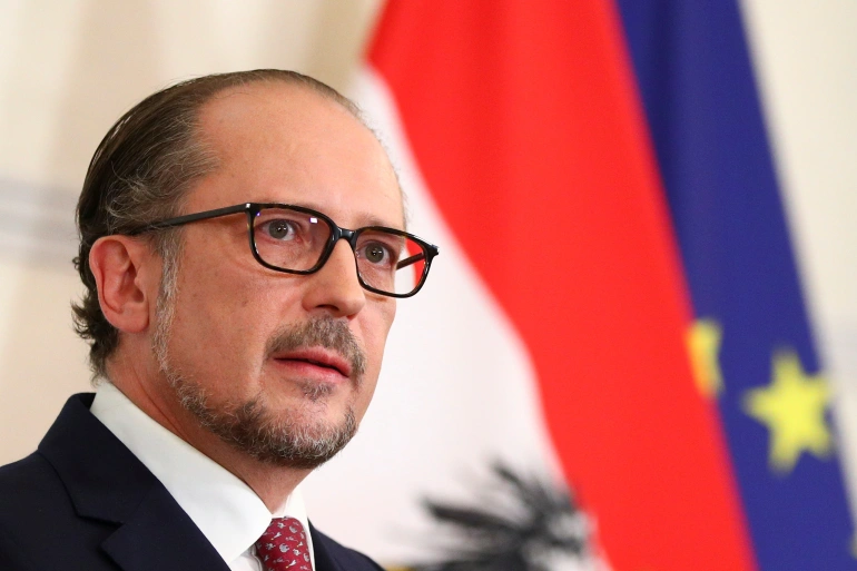 Raisal Wasaarihii Austria oo Xilka iska Casilay, iyo Mid kale oo lagu Dhawaaqay