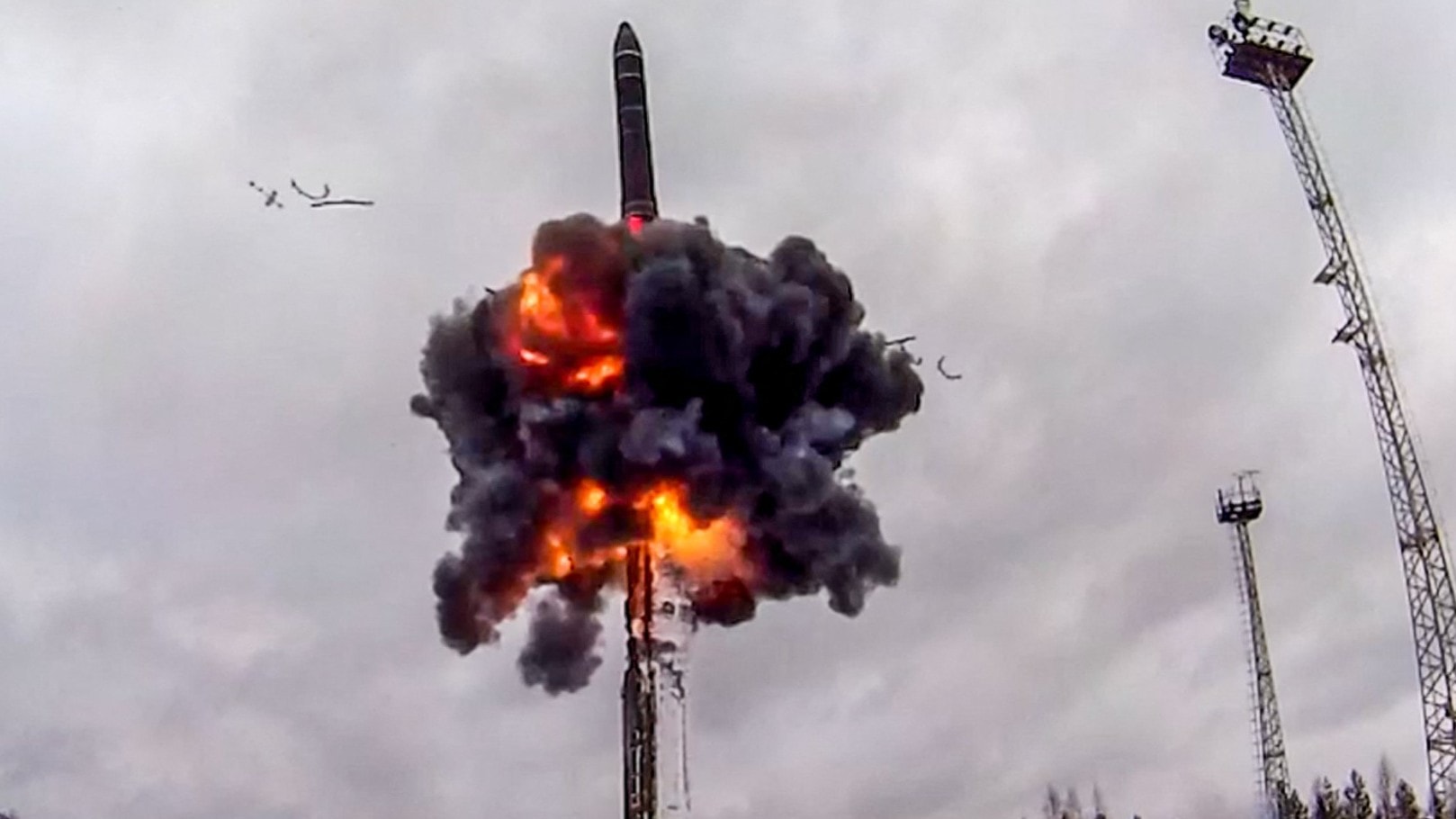 Kuuriyada Waqooyi oo Mar kale riday Gantaal Cusub, Xiisad ka taagan Kuuriya