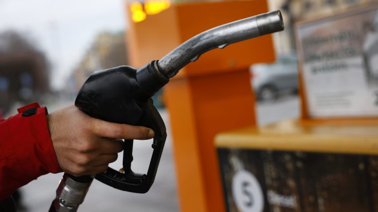 Qiimaha Gaaska Sweden oo kor u kacay Boqolkiiba 50, Korontada oo la filayo inay Kacdo