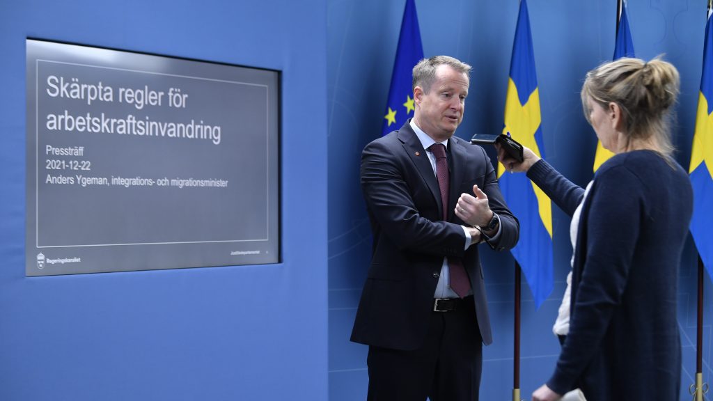 Sharuudaha Mushaharka ugu yar oo laga dhigayo 30,000 kr Shaqaalaha Ajanabiga Sida uu Shaaciyay Xisbiga S