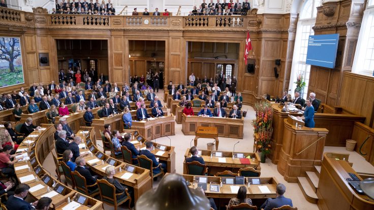 Barlamaanka Denmark oo Aqbalay Dhimista Korontada Dalka ee Saacadii