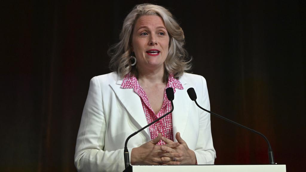 Dawladda Australia oo ku dhawaaqay Qaabilaada Qaxooti Badan, Tiradooda iyo Deganaanshaha Rasmiga oo la siinayo