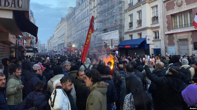 Maxkamad lasoo taagay ninkii Dadka ku laayay Caasimada Dalka Faransiiska ee Paris