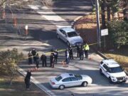 Arday Lix Sano Jir Ah oo Fasalka ku Dhex toogtay Macalimadiisa