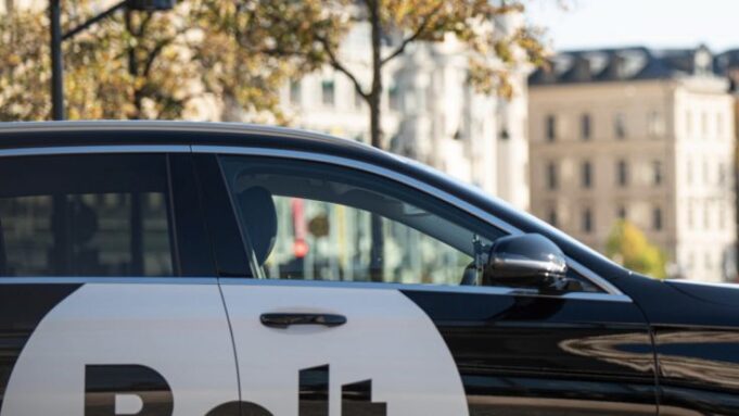 Taksiile Gaarigiisa ka Dajiyay Haweeney Lesbian Ah oo soo dalbatay