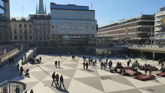 Tirada Dadka ku noo Stockholm oo la shaaciyay, Tiro koob Cusub