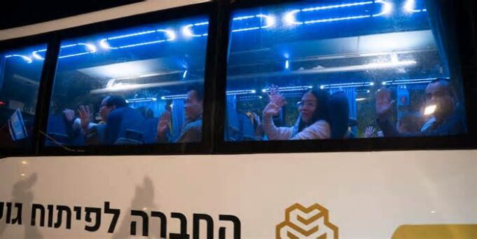 Hamaaz oo sii deesay 14 Qof kale oo laheestayaal ahaa:- Caalamka