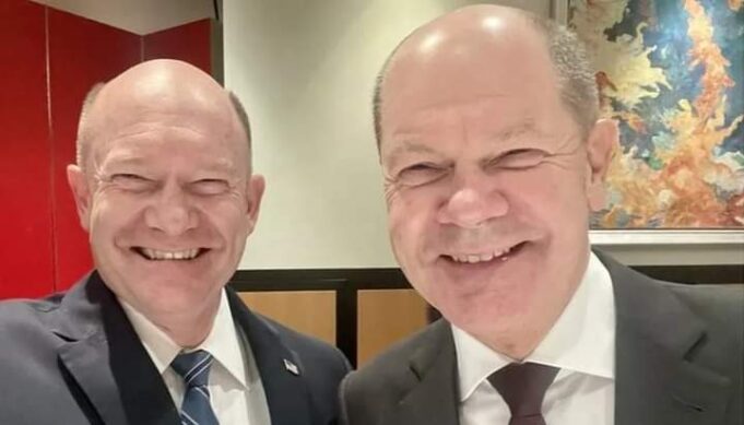 Maxay wadaagaan Senator-ka Mareykanka ee Delaware iyo Hogaamiyaha Jarmalku? Jawaabtu waa, wax aad u badan.