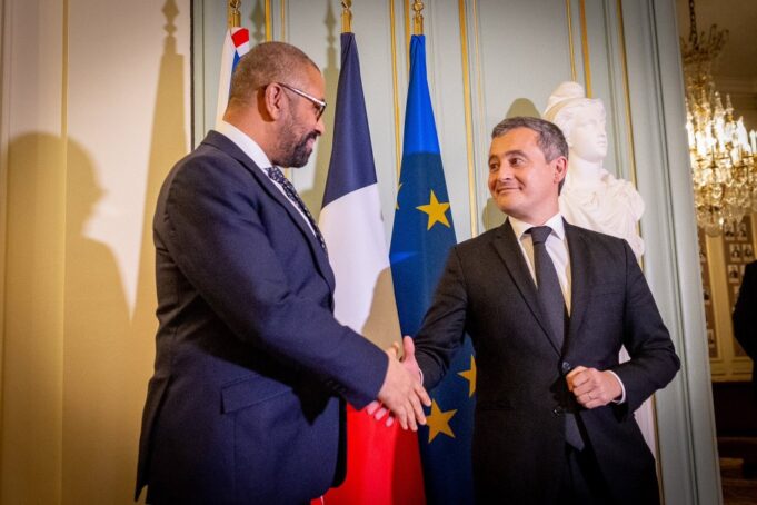 UK iyo Faransiiska oo iska Kaashanaya Tilaabooyin lagu Dhimayo Qaxootiga