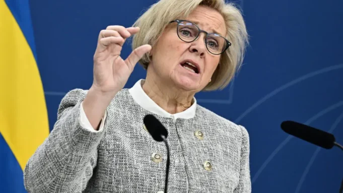 Sweden: 30 Qof oo la xiray iyadoo la adeegsanayo isticmaalka Sharciga Cusub ee Dhageysiga Telefanka