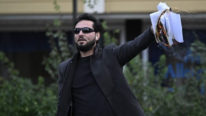 Salwan Momika oo Xalay Lagu dilay Hoygiisa Södertälje Ninkan oo gubi jiray Quraanka