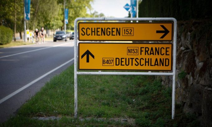 Faransiiska oo dib u soo celiyay Sharci Dalkaasi ka jiray oo Qaxootiga iyo Socdaalka Adkeenaya