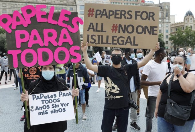 Spain oo Sharci Siineysa ku dhawaad 300 kun oo Sharci ku heysan Dalkaasi