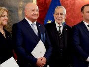 Dowlwada Austria oo Joojisay Isku Keenista Qoysaska Kala Maqan