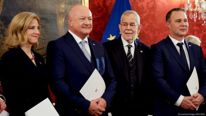 Dowlwada Austria oo Joojisay Isku Keenista Qoysaska Kala Maqan