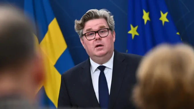 Sweden oo Dambi ka Dhigeysa Baritaanka Bikranimada (Hindise Cusub)