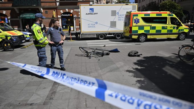 Darawal Taksiile Ah oo Afar Qof Gaari ku Jiirsiiyay Magaalada Malmö