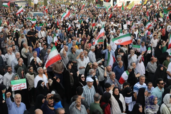 Sawiro:- Shacabka Iiraan oo u dabbaaldegaya Xabad Joojinta la gaaray