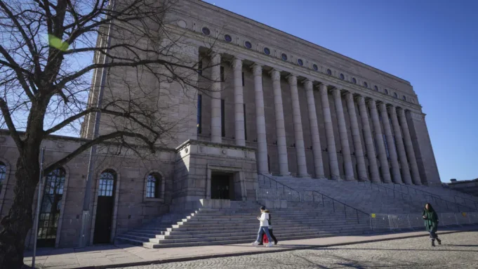 Dhismaha Barlamaanka Finland oo laga helay qof Meyd ah