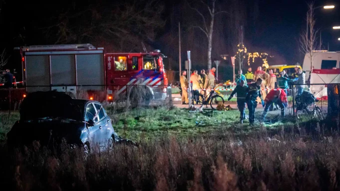 Sagaal qof oo ku dhaawacmay Nederland kaddib markii uu gaari jiiray dad isku soo baxay.