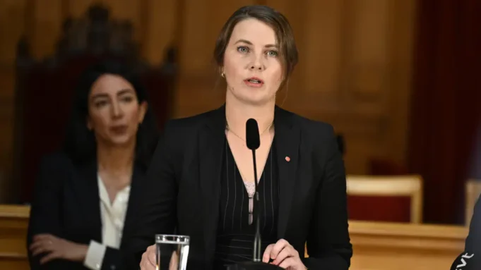 Xisbiga Socialdemokrat-ka oo diiday in Deganaanshaha Rasmiga laga Ceshto Dadka heesta