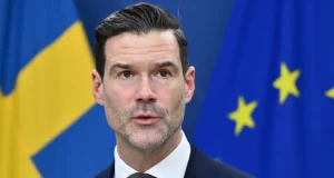 Xisbbiga Moderaterna oo soo jeediyay waddo deg-deg ah oo dhalashada Sweden lagu qaato
