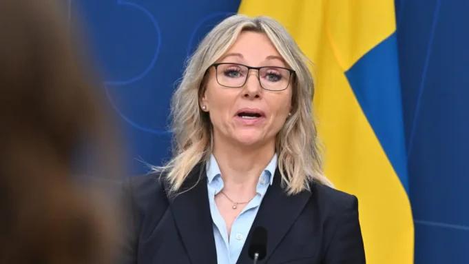 Xisbiga SD oo markale dalbaday in xijaabka laga mamnuuco xarumaha dowladda ee Iswiidhan