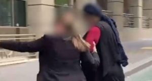 Dowladda Australia oo Xirtay Haweeney Somali ah oo Lagu helay Musuq-maasuq