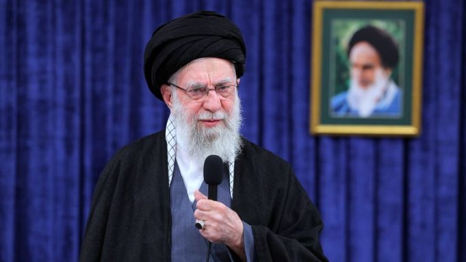 Waa Kuma Hogaamiyaha Iran Ayatollah Cali Khamenei ee lagu dilay Duqeymaha Mareykanka iyo Israel