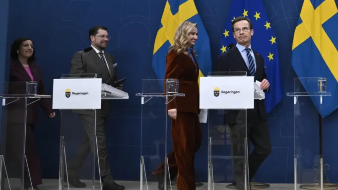 Xisbiyada Dowlada Sweden oo Heshiis ka gaaray Sharciga Deganaansha, Tarxiilka iyo Shaqooyinka