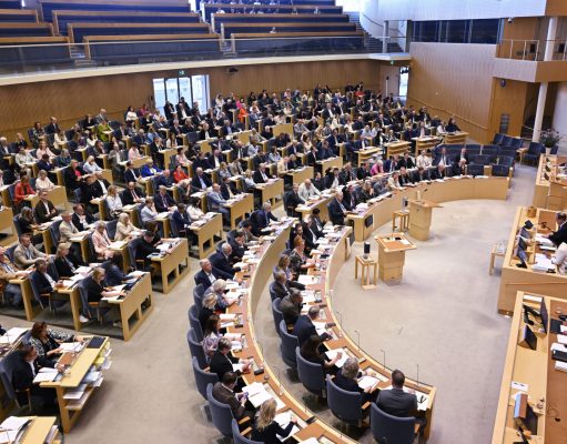 Baarlamaanka Sweden oo Ansixiyay Shuruudo Cusub oo Adkeenaya Mideynta Qoysaska
