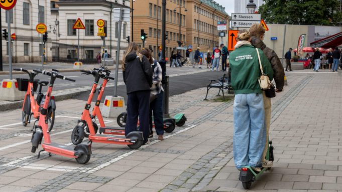 Maamulka Gaadiidka Sweden Oo Dib U Eegaya Xeerarka Mootooyinka Korontada (Elsparkcyklar)